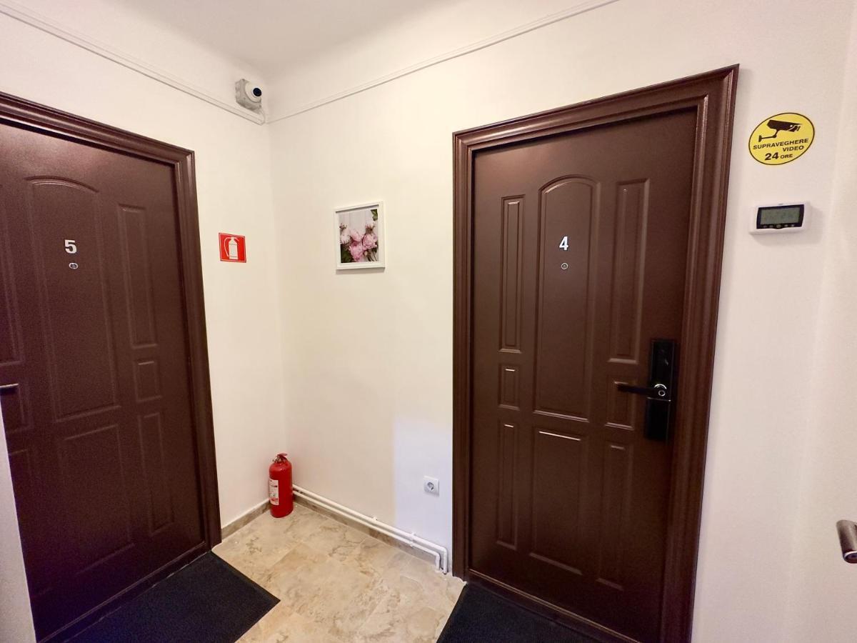 Downtown Victoria Apartments By Citybookings Bucharest Room photo