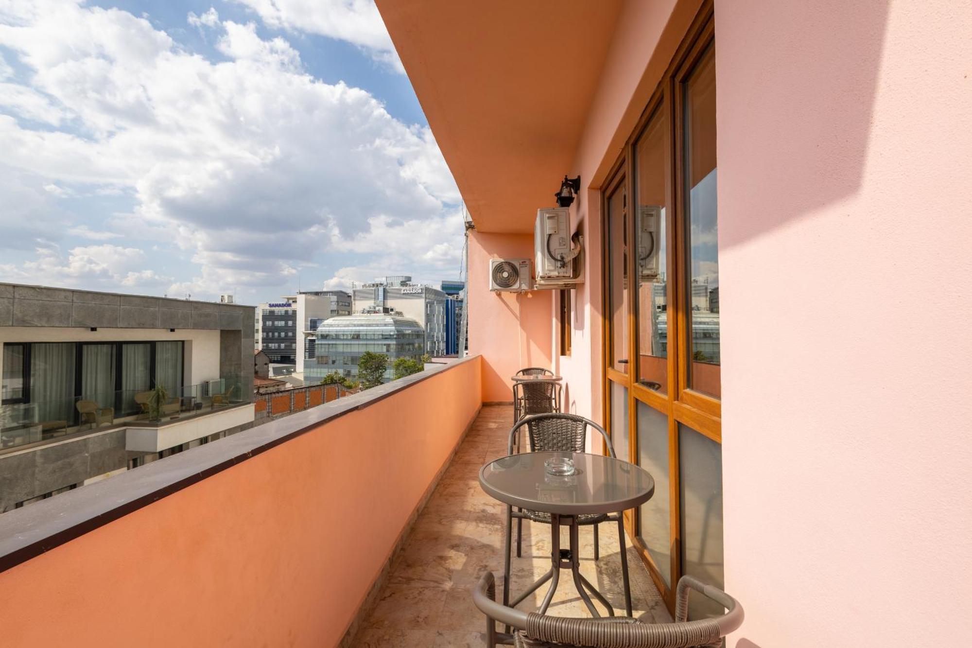Downtown Victoria Apartments By Citybookings Bucharest Exterior photo