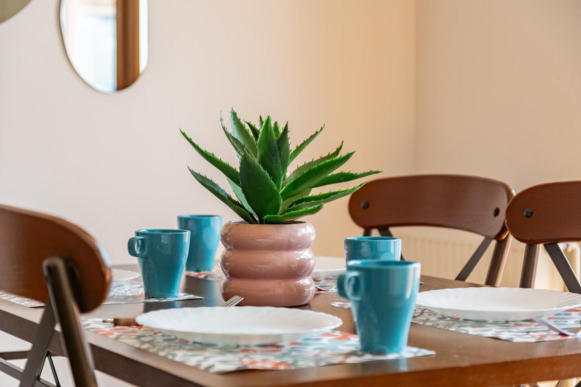 Downtown Victoria Apartments By Citybookings Bucharest Room photo